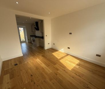 2 bedroom semi-detached house to rent - Photo 4