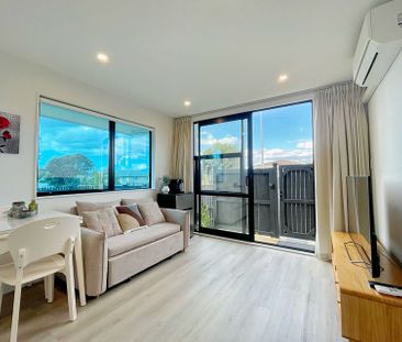 Beautifully presented luxury home - move in ready - Photo 3