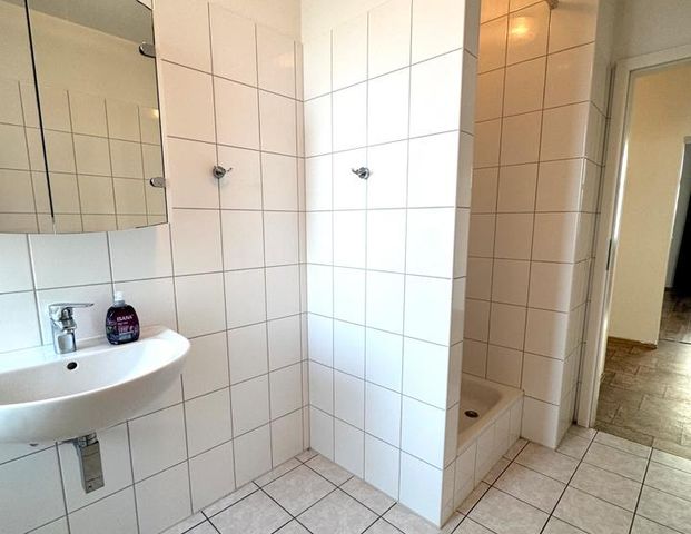 *Geräumige 2-Zimmer-Wohnung in Leverkusen* - Photo 1