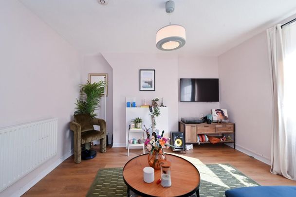 2 Bed Flat, Montrose House, E14 - Photo 1