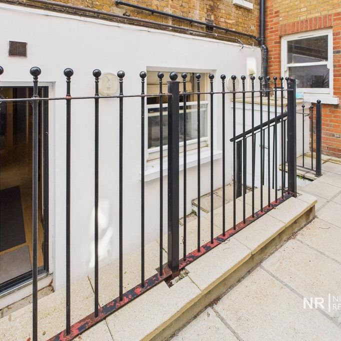 4 bedroom flat to rent - Photo 1
