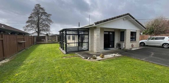 3 Bedrooms in Highbury - Photo 2