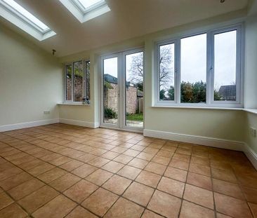 3 bedroom end of terrace house to rent - Photo 2