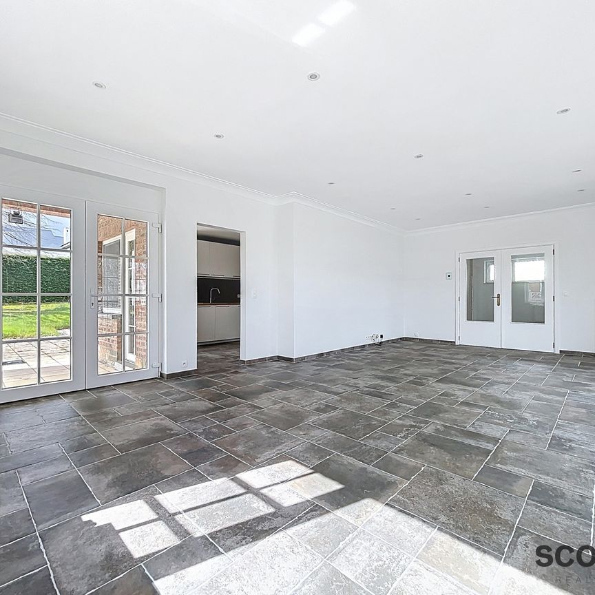 Volledig gerenoveerde villa met 3 kamers, garage en tuin - Photo 1