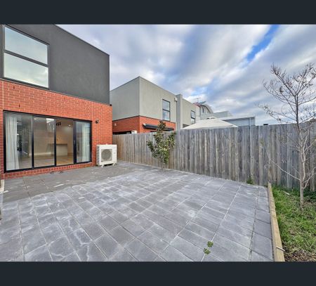 17 Adori Place, Maribyrnong, Vic 3032 - Photo 3