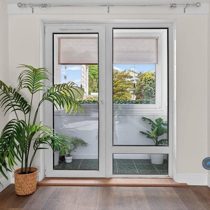 3 bedroom flat to rent - Photo 1