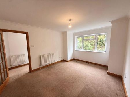3 bedroom detached house to rent - Photo 4