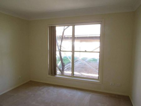 FOUR BEDROOM FAMILY HOME. - Photo 3