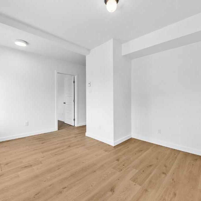 5 1/2 Rénové à Louer 1er Août - Photo 1