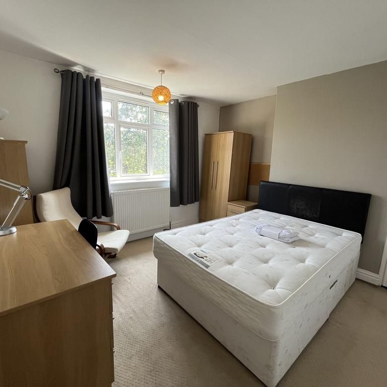 1 bedroom in a house share to rent - Photo 1
