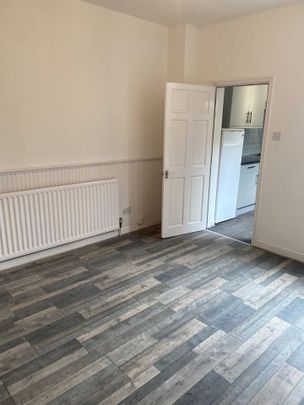 3 Bed Terraced House, Broomfield Road, CV5 - Photo 1