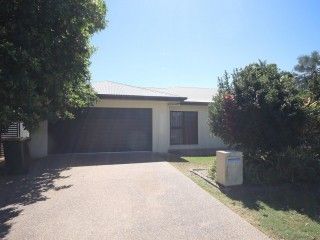 Family Home in Kelso - Photo 3