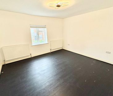 Commercial Street - Photo 5