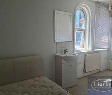 6 bedroom flat to rent - Photo 2