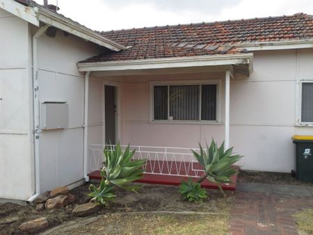 Spacious 3-Bedroom Home with Large Yard&comma; Shed & Garage - Photo 3