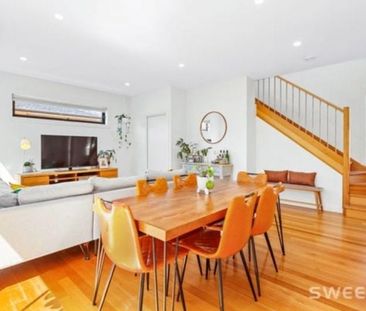 Seclusion And Style In An Ideal Setting - Photo 3