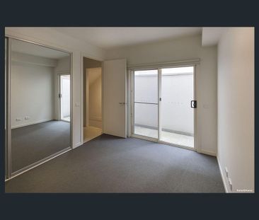 Modern Townhome - Photo 4