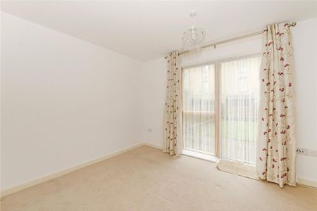 2 bedroom flat in Islington - Photo 5