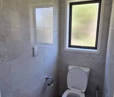 Modern Private 1-Bedroom – Separate Living & Kitch - Photo 2