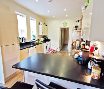 1 bedroom in a house share to rent - Photo 3