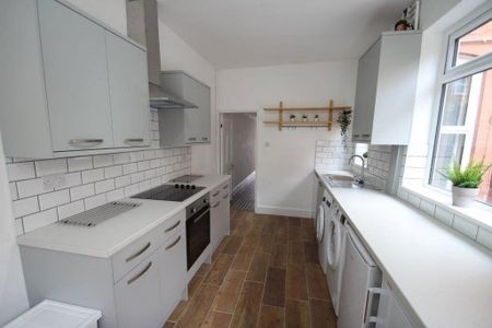 4 bedroom terraced house to rent - Photo 4