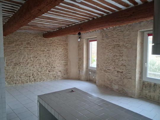 Location - Appartement T2 de 52 m² dans un immeuble de village - Photo 1