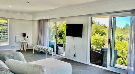 Three bedroom renovated home in The Bays - Photo 3