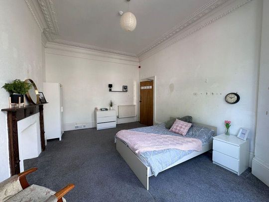 10 bedroom house share to rent - Photo 1