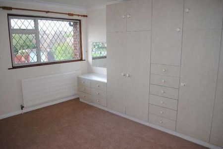 Bisley, Woking, GU24 - Photo 4