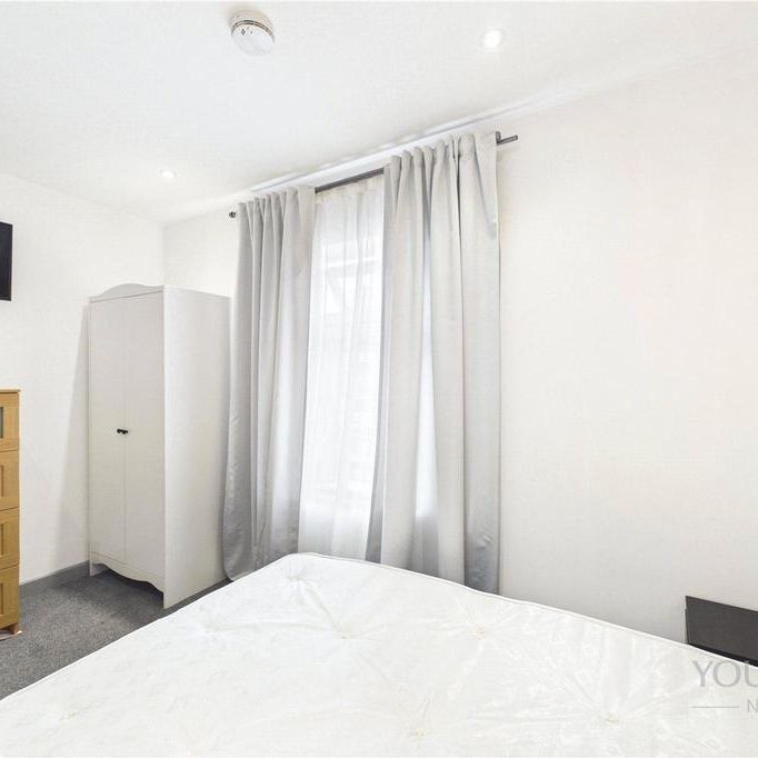 1 bedroom in a house share to rent - Photo 1