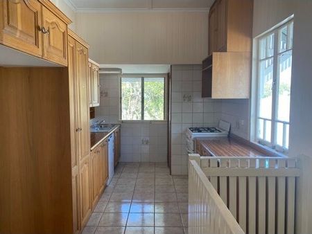 Hawthorne - Photo 2