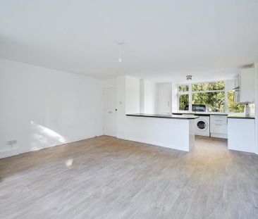 3 bedroom flat to rent - Photo 2