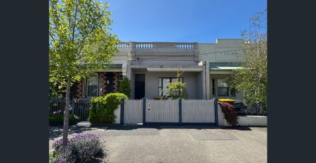 Light-filled living in the heart of princes hill - Photo 2