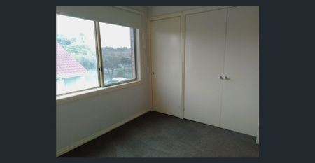 Stylish low-maintenance townhouse - Photo 5