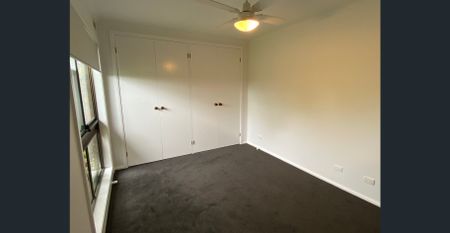 5 Bedroom Family Home in Fantastic Location - Photo 5