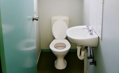 5 Bedroom Apartment Whole apartment - Photo 5