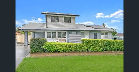 Well kept & spacious 4 bedroom home - Photo 2