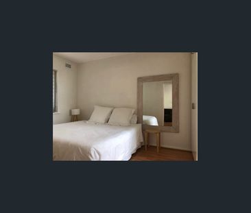 Modern One Bedroom Fully Furnished Apartment in Small Complex - Photo 3