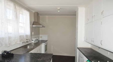 Nestled in Northcote - Photo 3