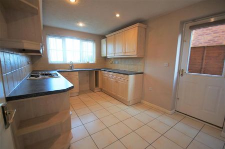 3 bedroom detached house to rent - Photo 2