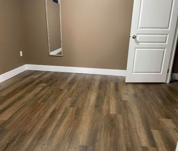 For Lease - 2031 Oxford Avenue, Oakville, Ontario - Photo 3