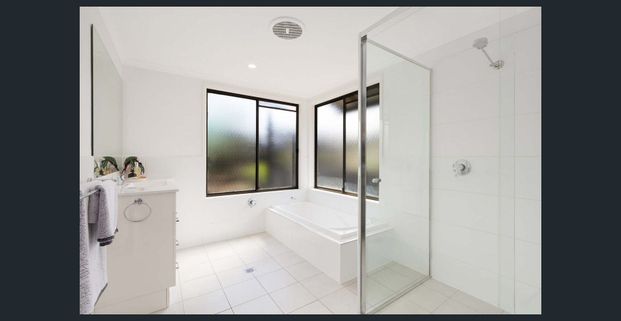 Burleigh Living at its Best! - Photo 1