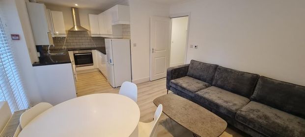 4 bedroom flat to rent - Photo 1