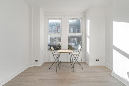 6 bedroom terraced house to rent - Photo 2