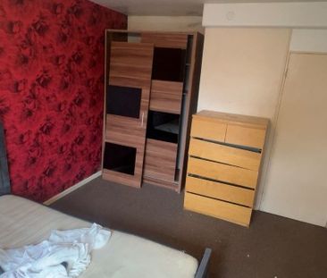 1 Bed Flat, London, B8 - Photo 2