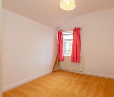 3 bed House - Mid Terrace To Let - Photo 4