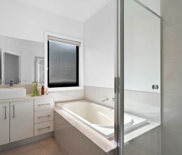 “Modern Family Comfort with Parkside Views” - Photo 4