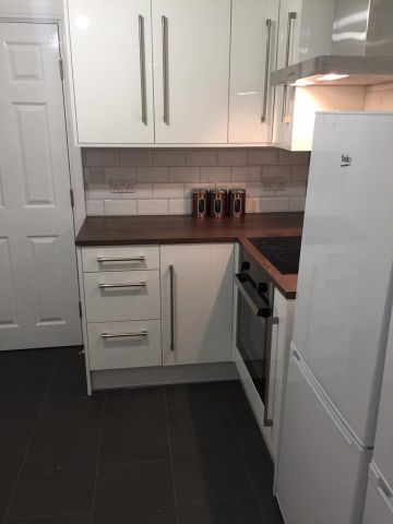 1 bedroom in a house share to rent - Photo 2