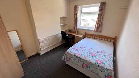 5 bedroom terraced house to rent - Photo 3