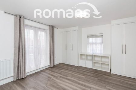 4 bedroom semi-detached house to rent - Photo 5